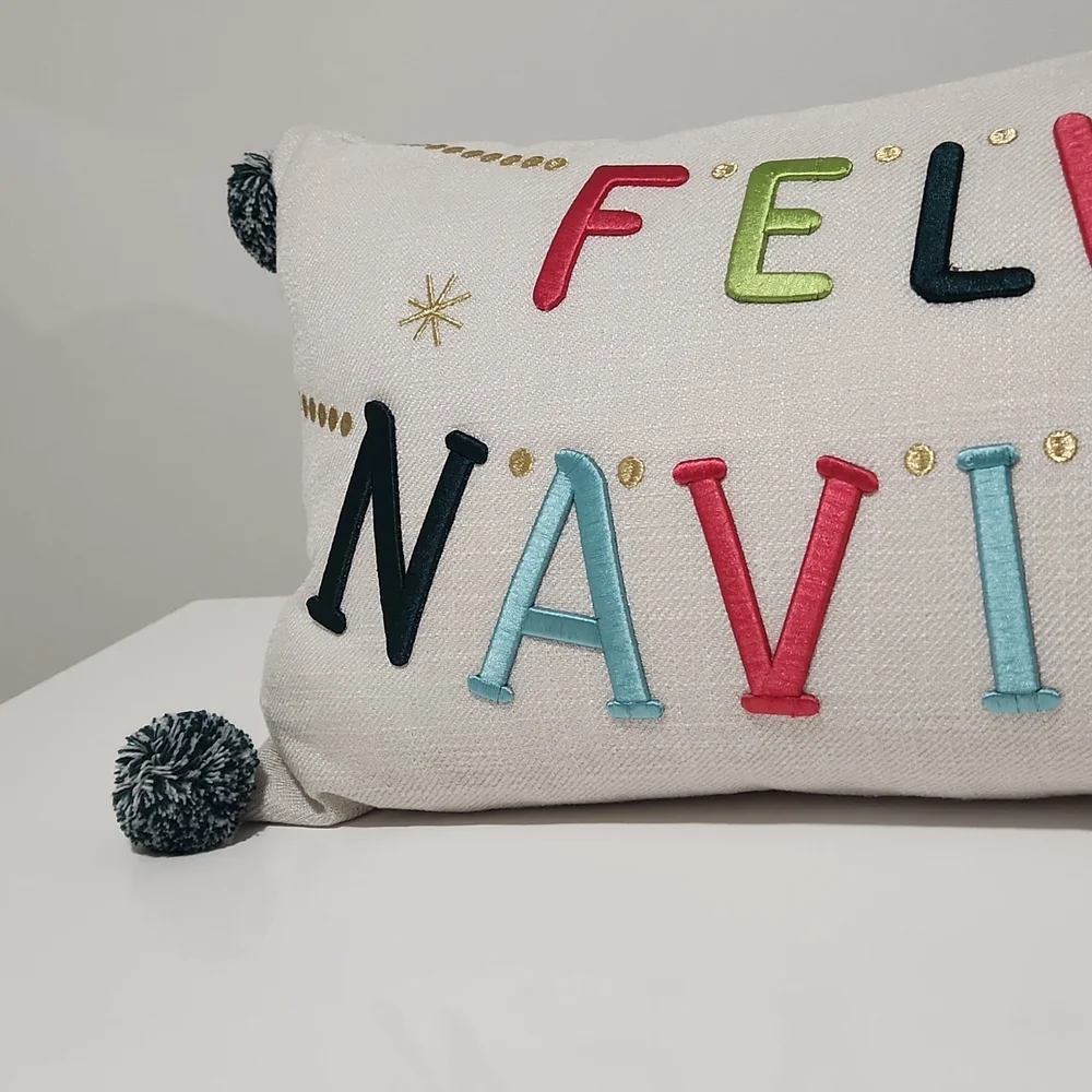 Holiday 'Feliz Navidad' Decorative Pillow - Multicolor